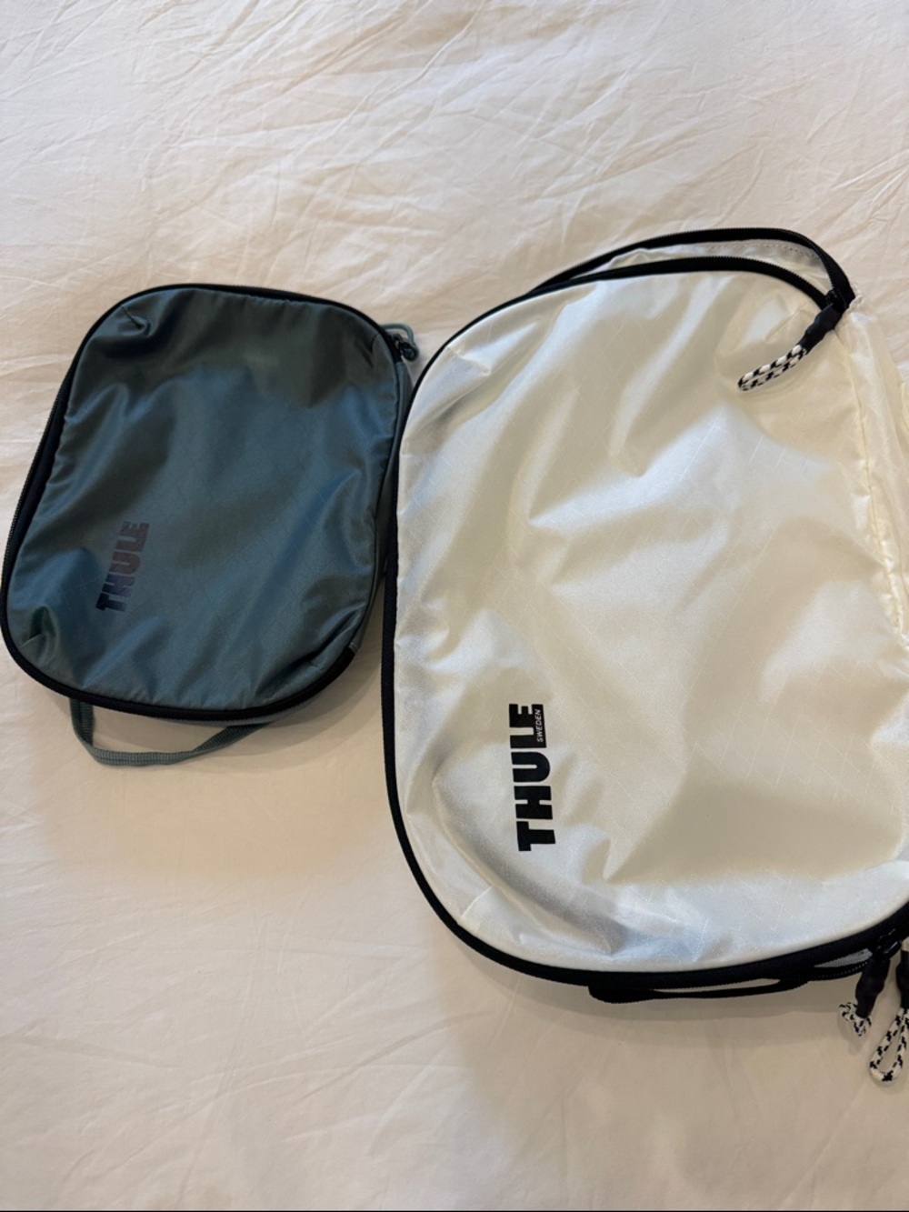 Thule White and Charcoal Packing Cubes Set